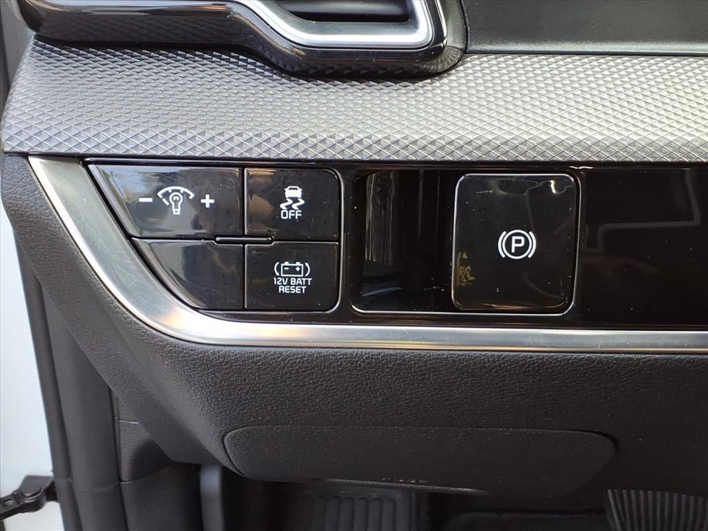 Used 2023 Kia Sportage LX image 19