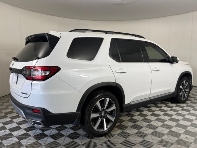 Used 2025 Honda Pilot Touring image 10