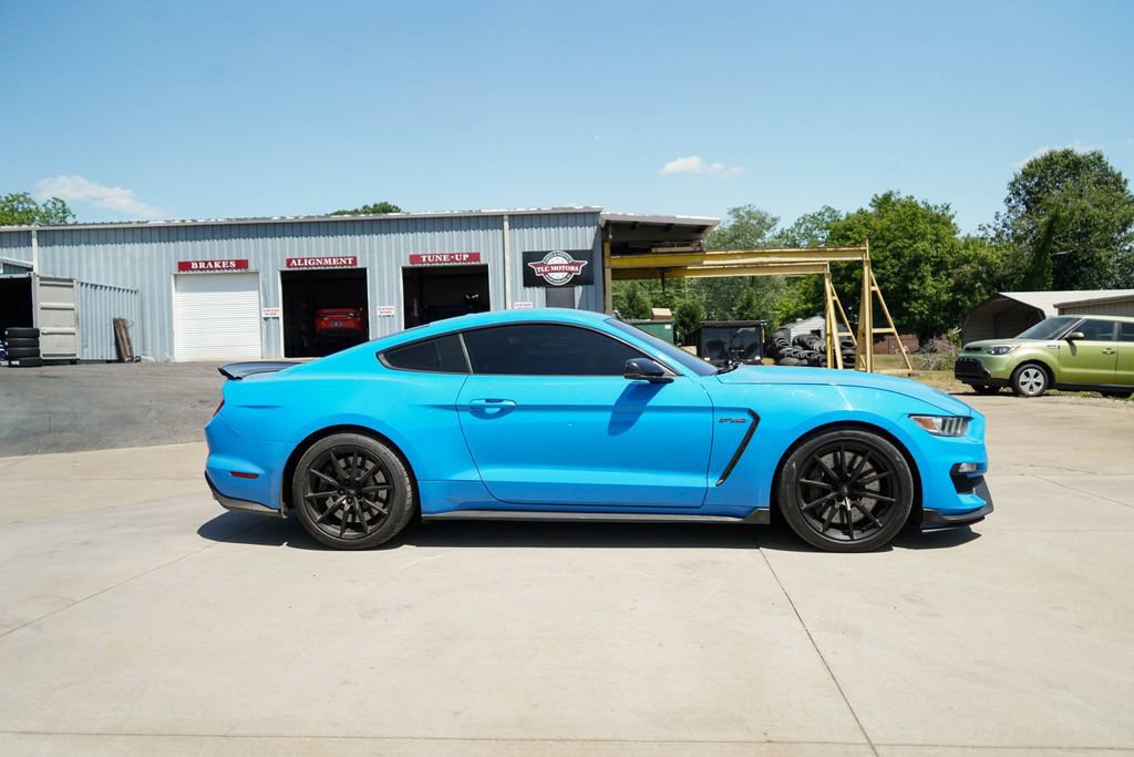 Used 2017 Ford Mustang Shelby GT350 RWD image 3