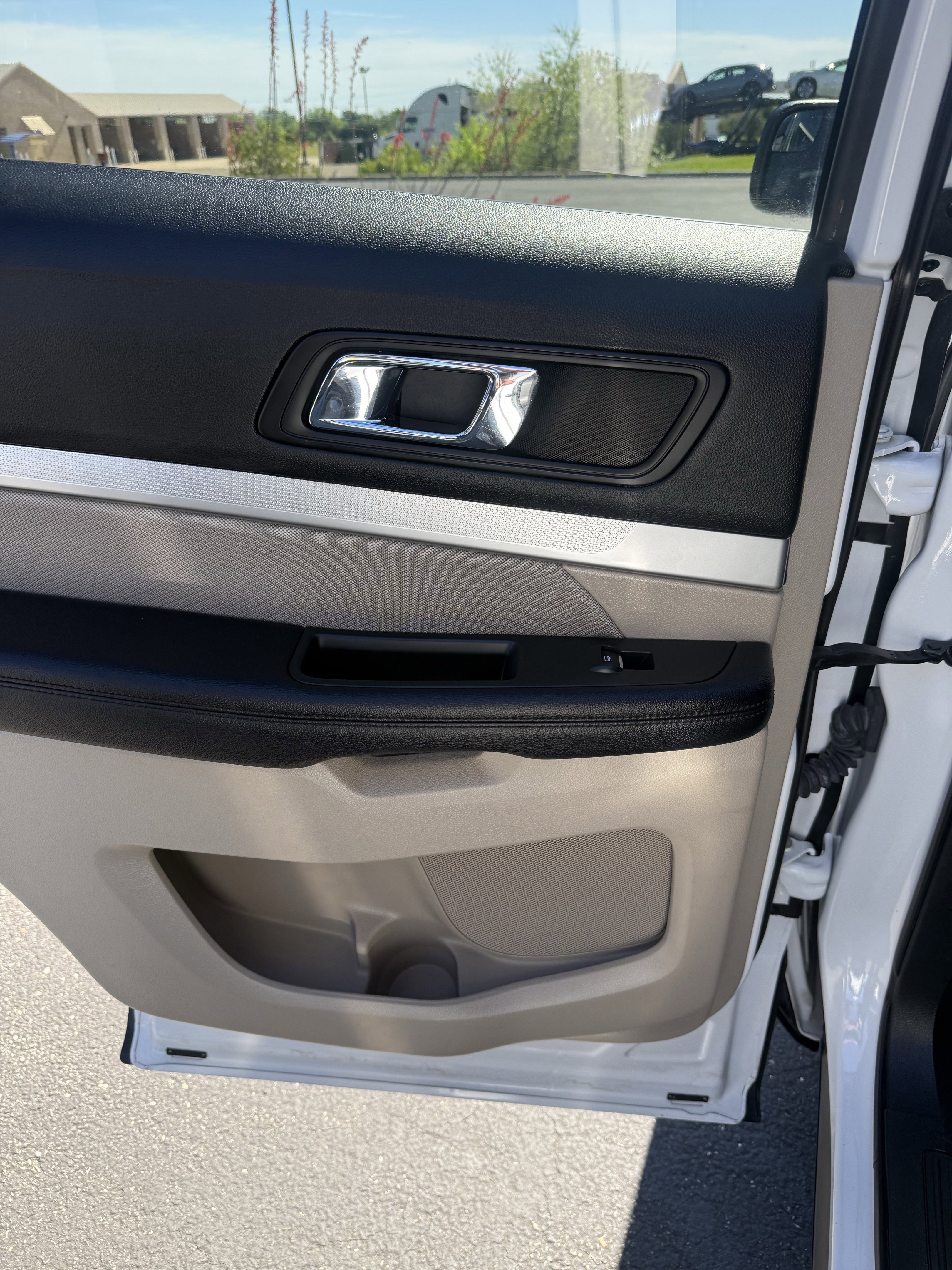 Used 2018 Ford Explorer FWD image 12