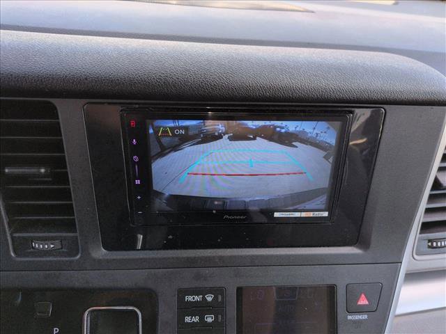 Used 2020 Toyota Sienna L image 13