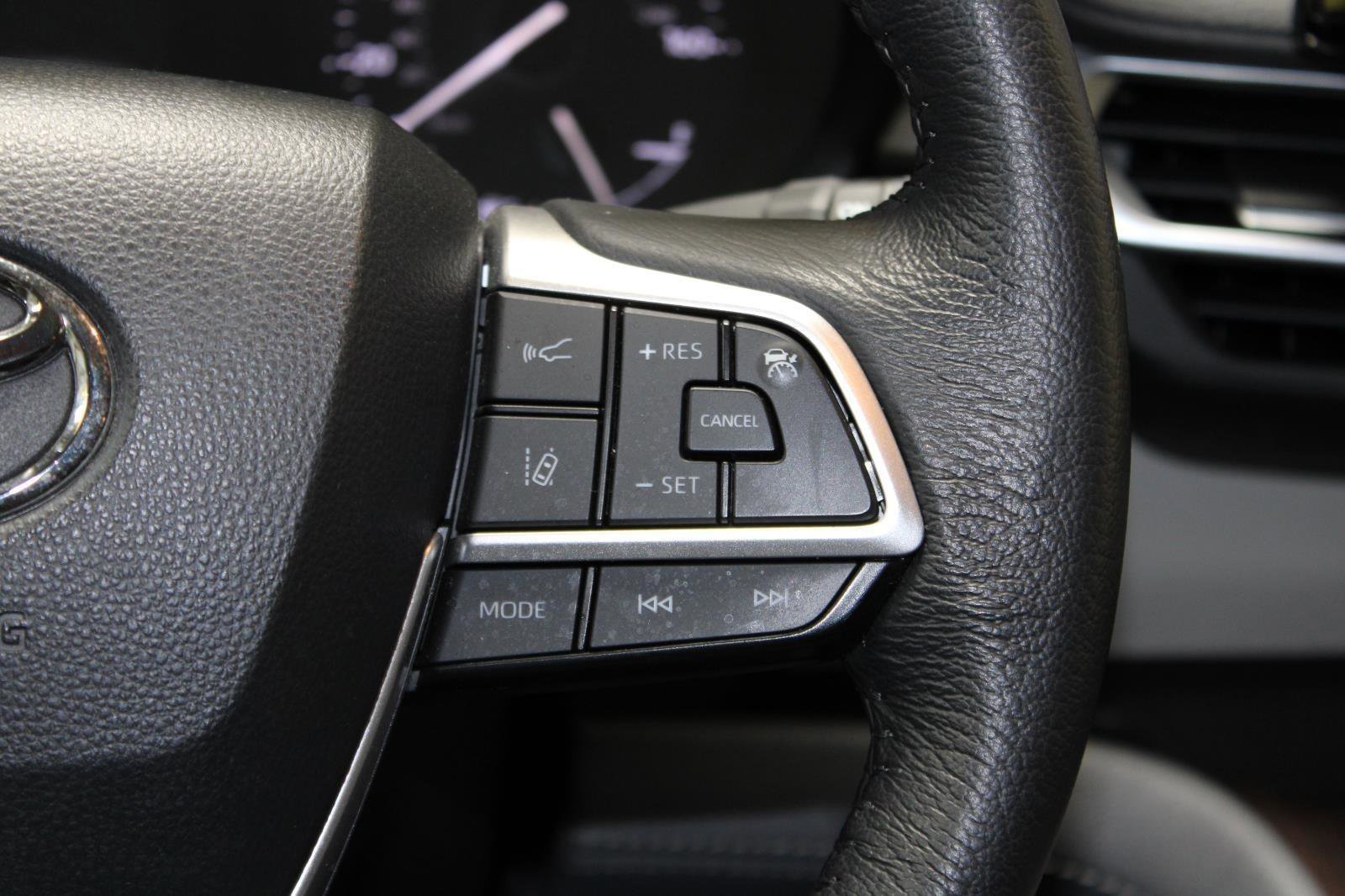 Used 2024 Toyota Sienna XLE AWD/4WD image 27