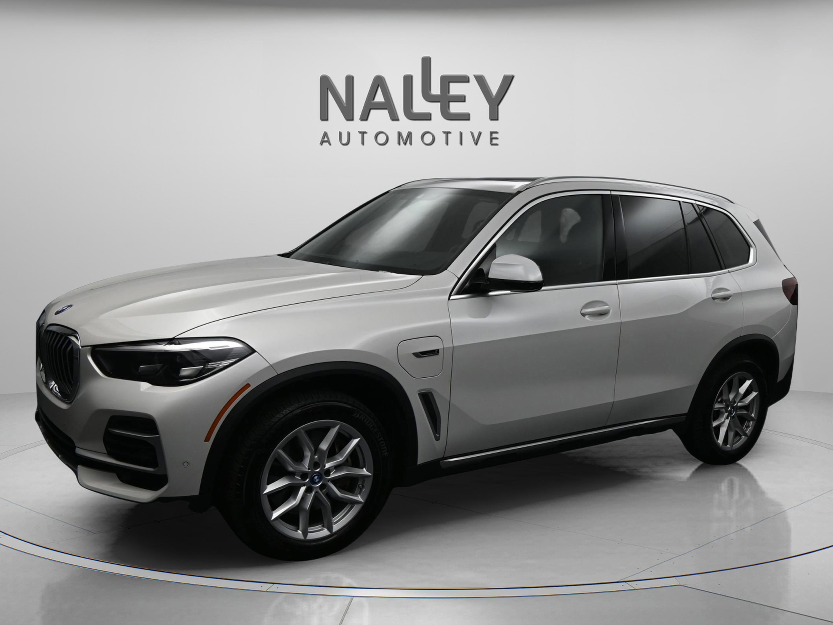 Used 2022 BMW X5 xDrive45e w/ Parking Assistance Package image 17