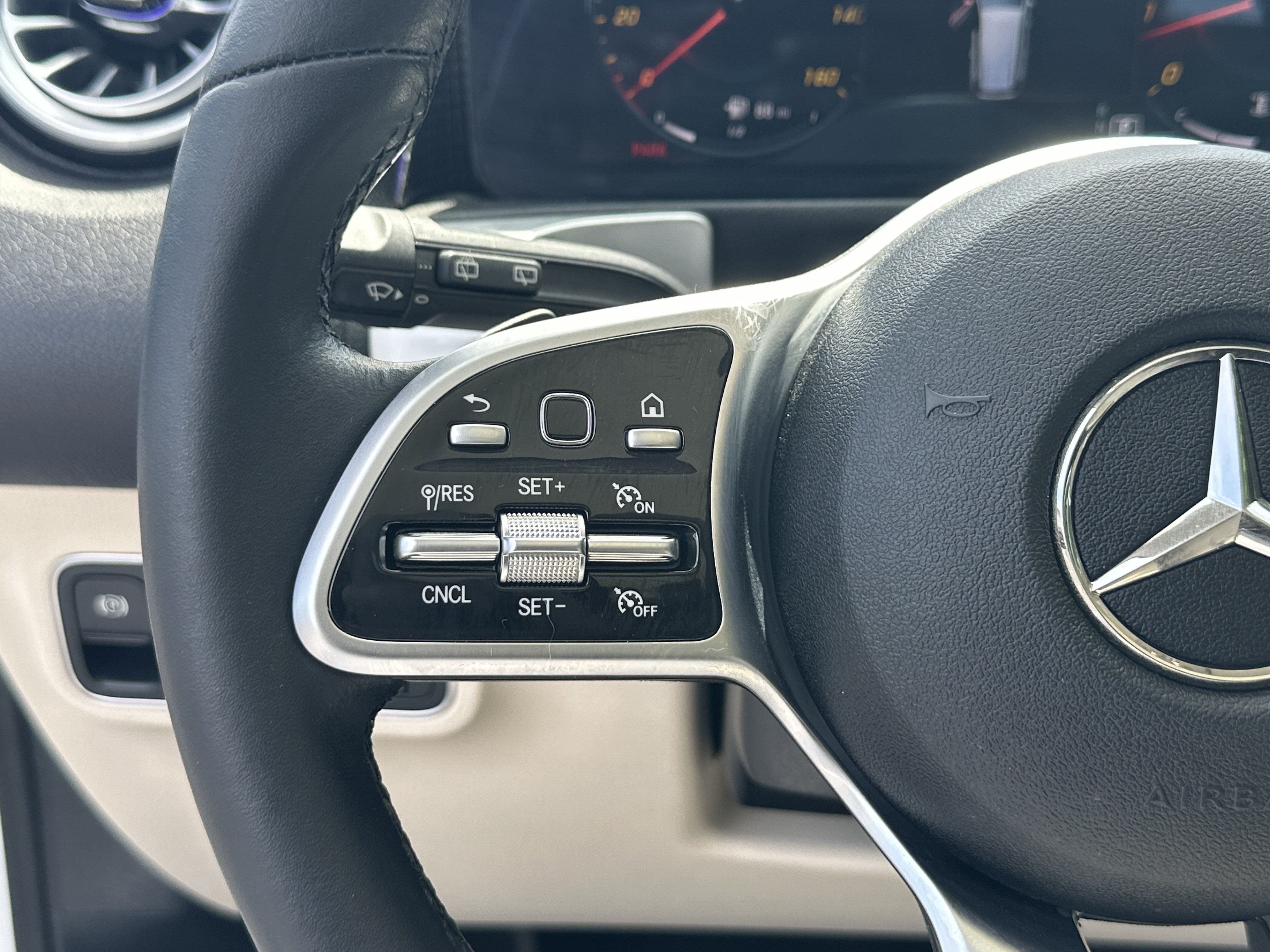 Used 2022 Mercedes-Benz GLB 250 4MATIC image 26