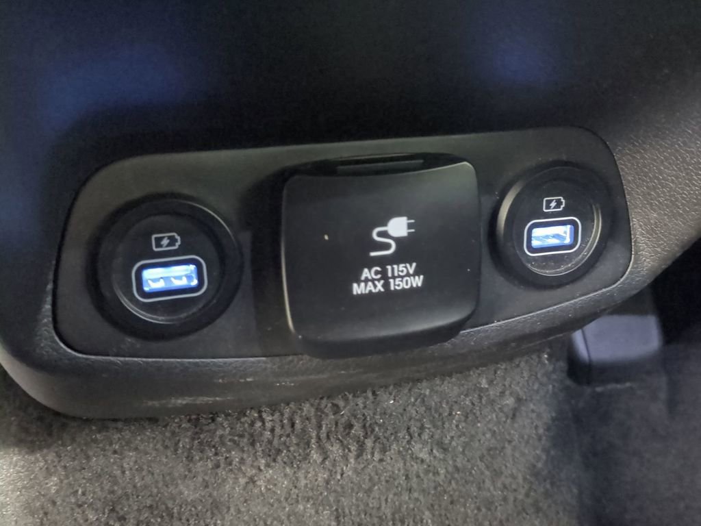 Used 2022 Hyundai Santa Fe Limited image 17