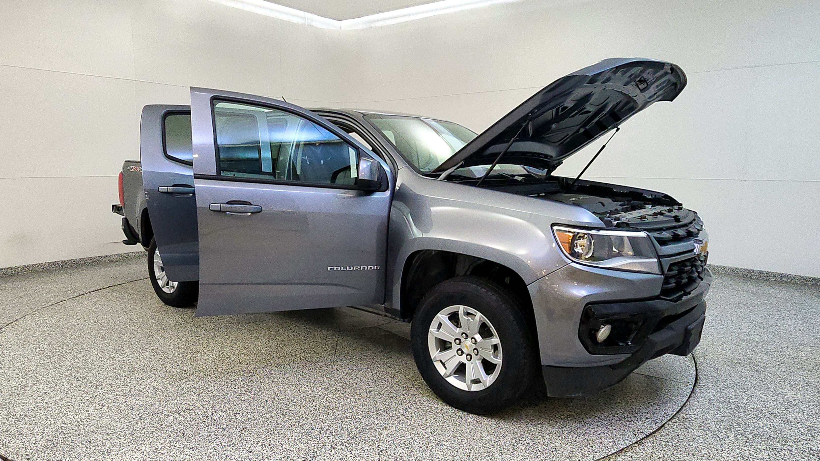 Used 2022 Chevrolet Colorado LT w/ LT Convenience Package AWD/4WD image 9