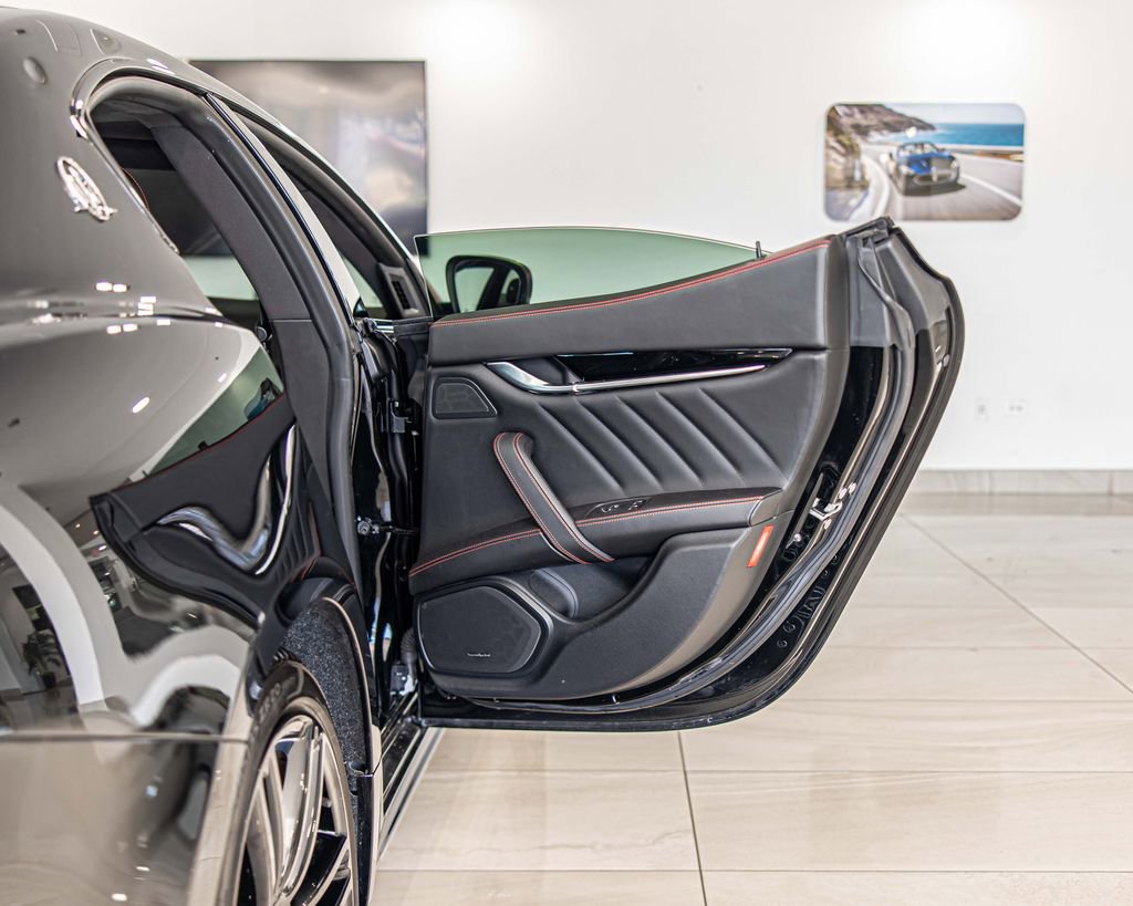 Used 2021 Maserati Ghibli RWD image 42