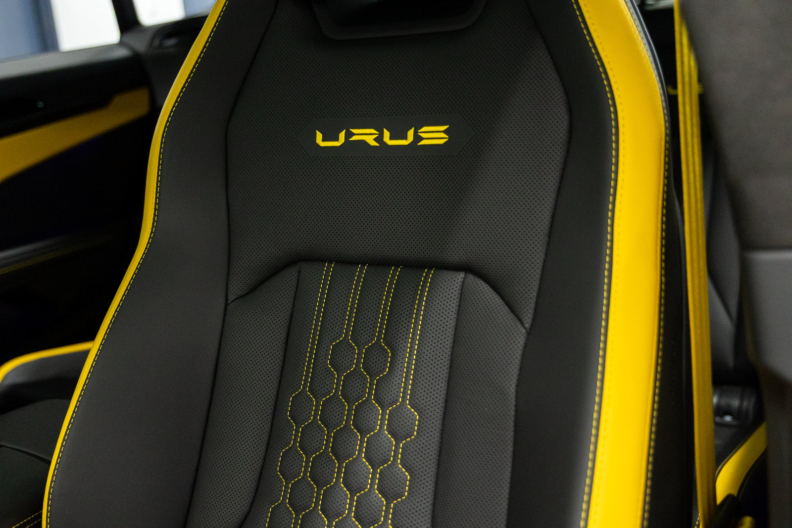Used 2024 Lamborghini Urus S AWD/4WD image 28