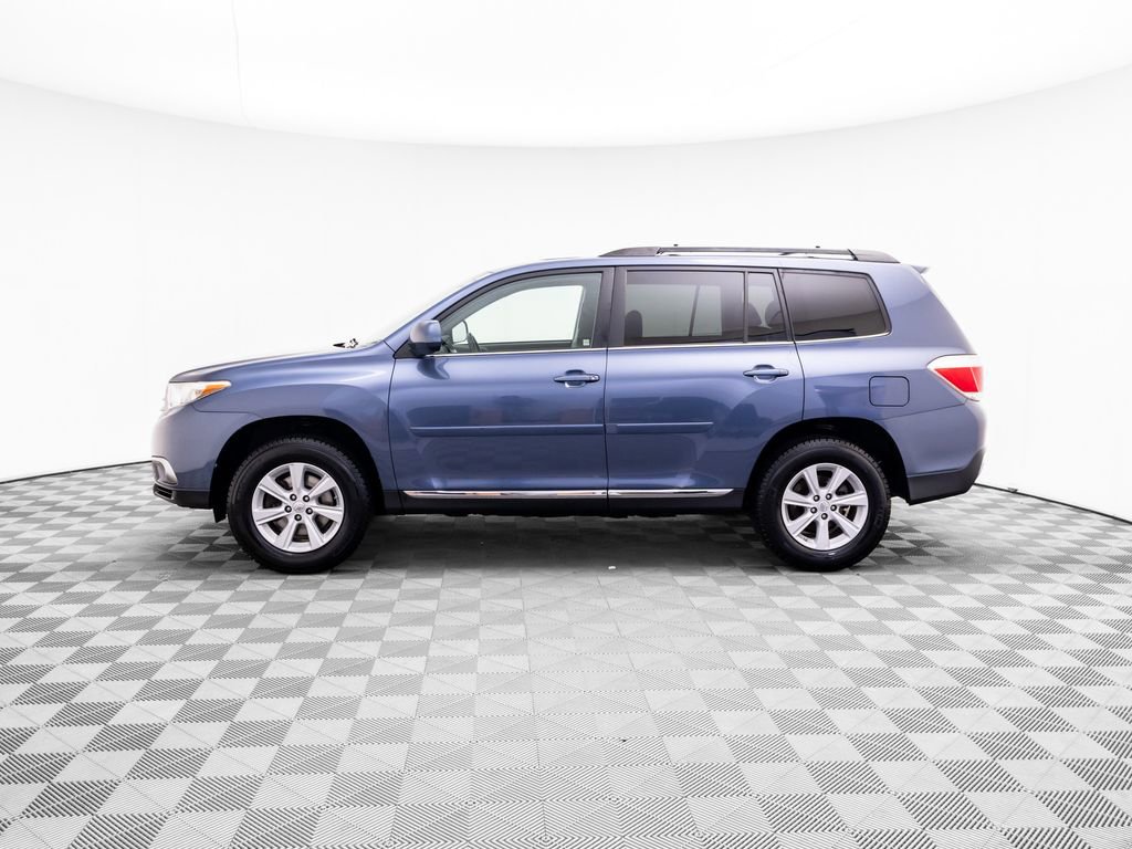 Used 2012 Toyota Highlander FWD w/ Tech Pkg image 2