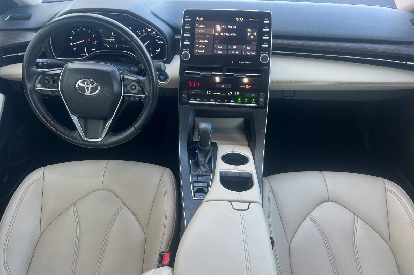Used 2019 Toyota Avalon XLE w/ Moonroof Package FWD image 10