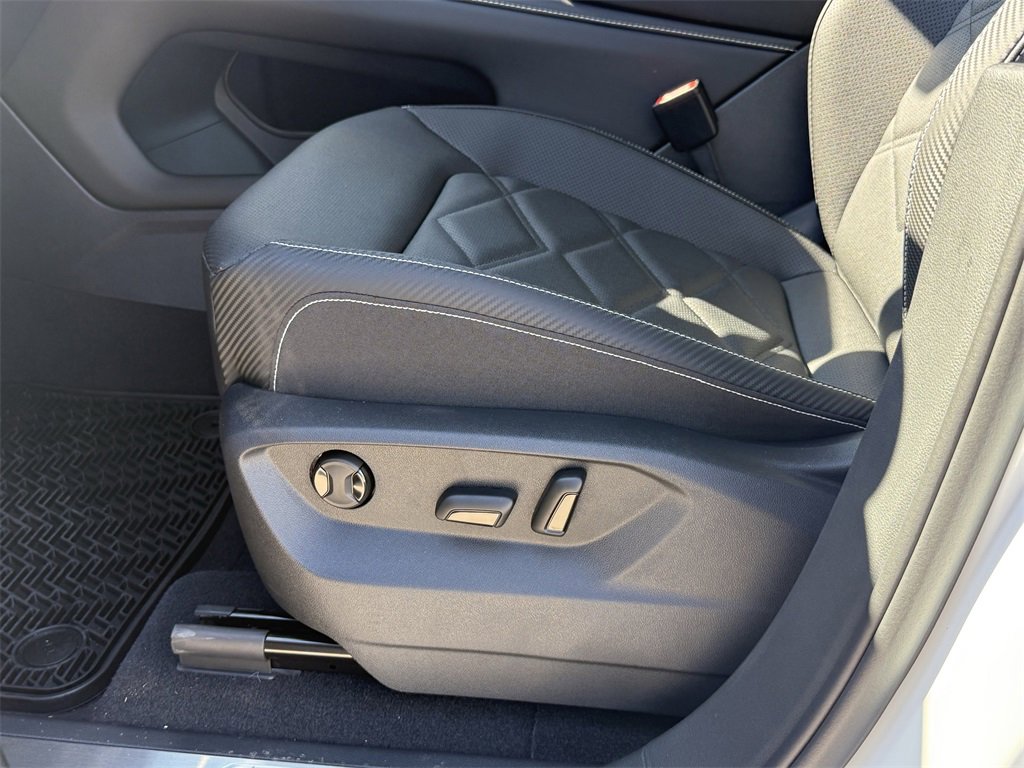 New 2026 Volkswagen Atlas Cross Sport SE image 13