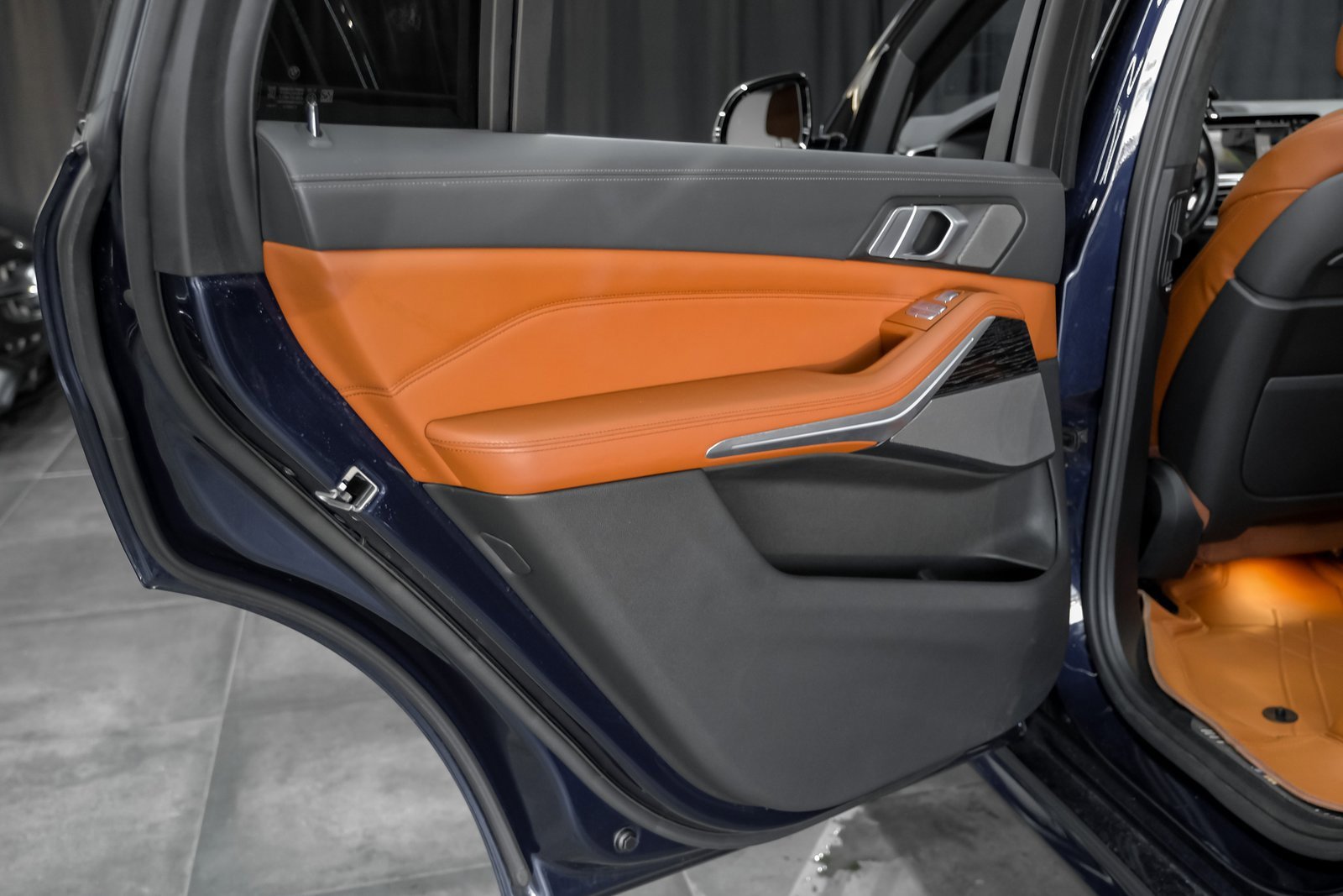 Used 2022 BMW X7 M50i w/ Executive Package image 49