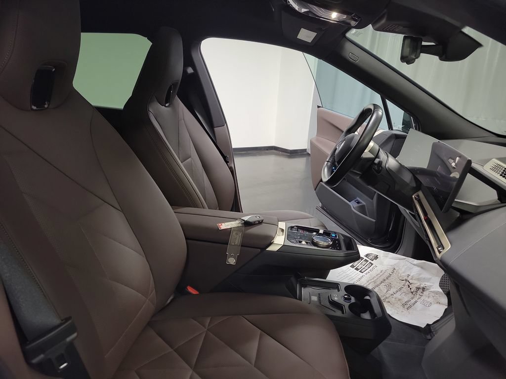 Used 2024 BMW iX xDrive50 w/ Premium Package AWD/4WD image 36