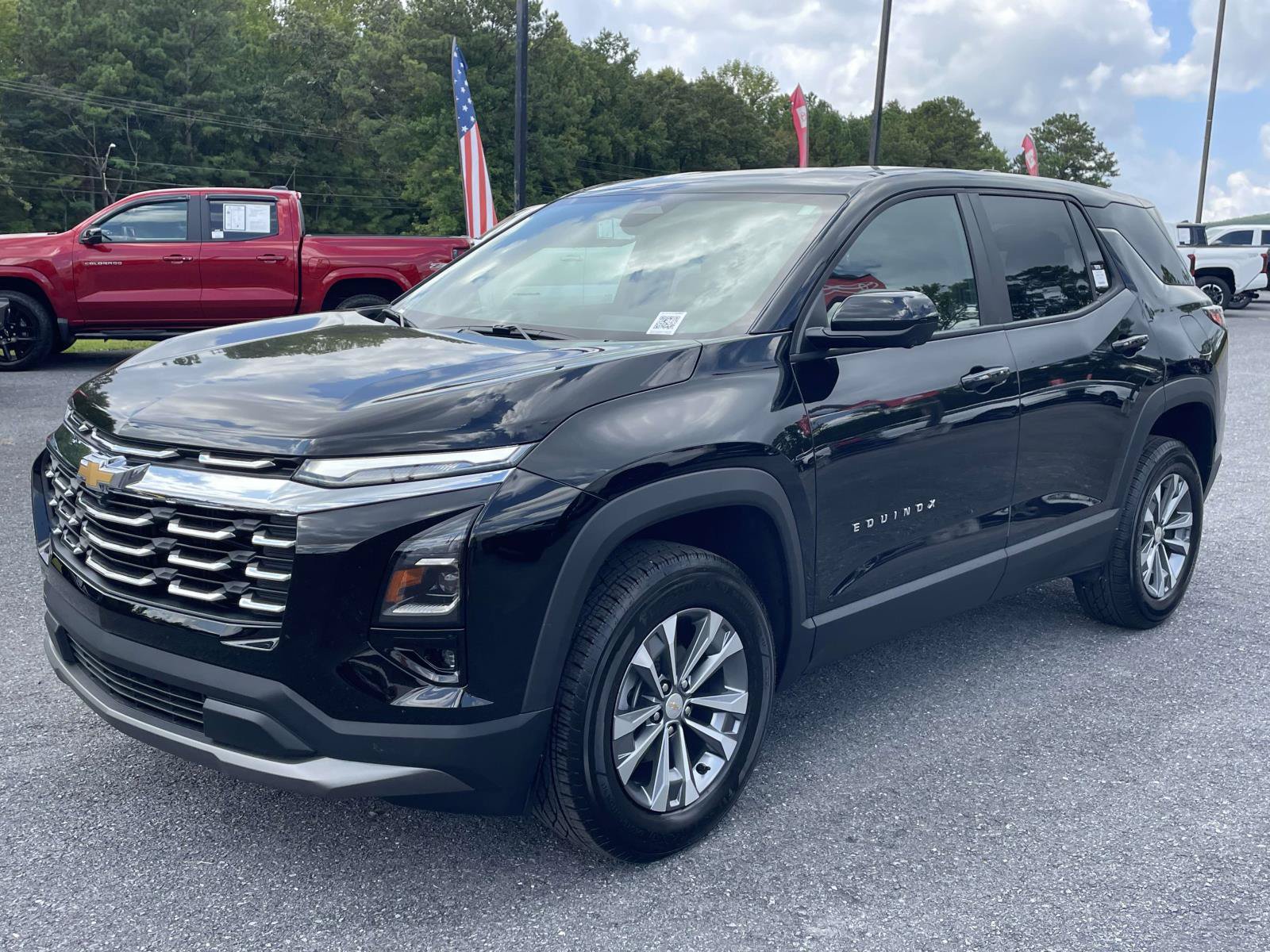 Used 2026 Chevrolet Equinox LT w/ Safety and Technology Package FWD image 5