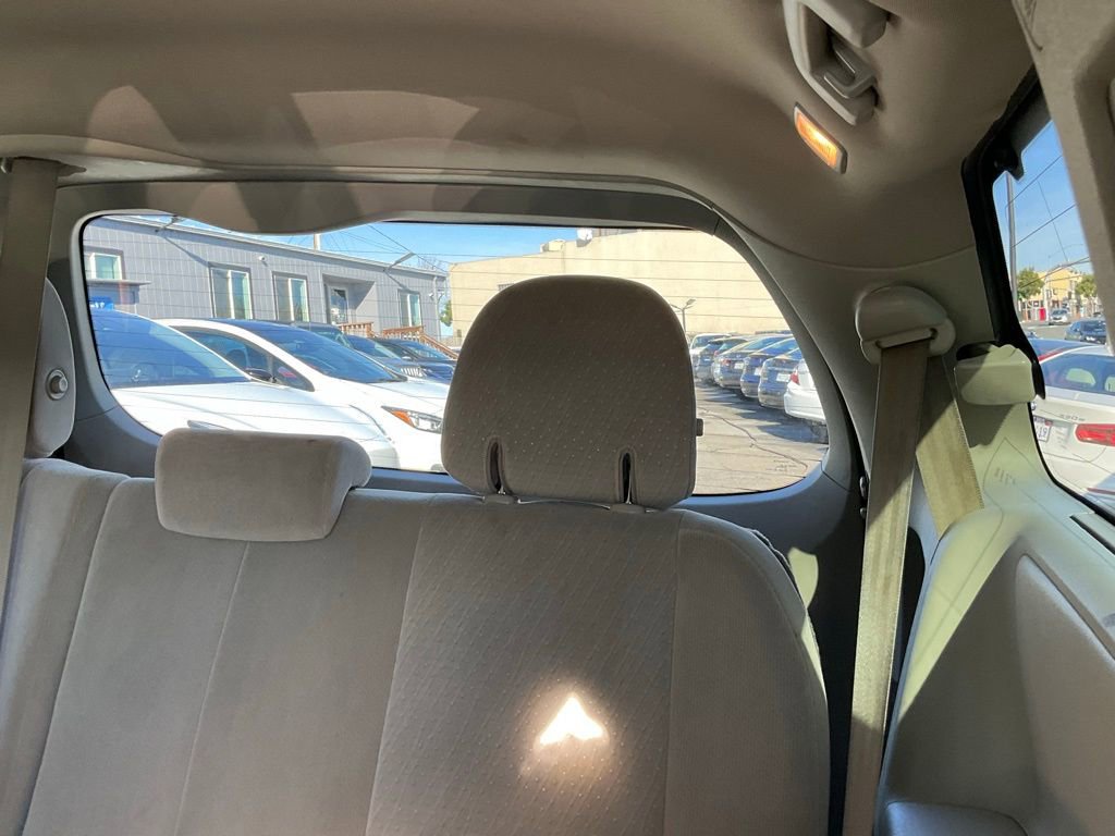 Used 2015 Toyota Sienna LE image 34