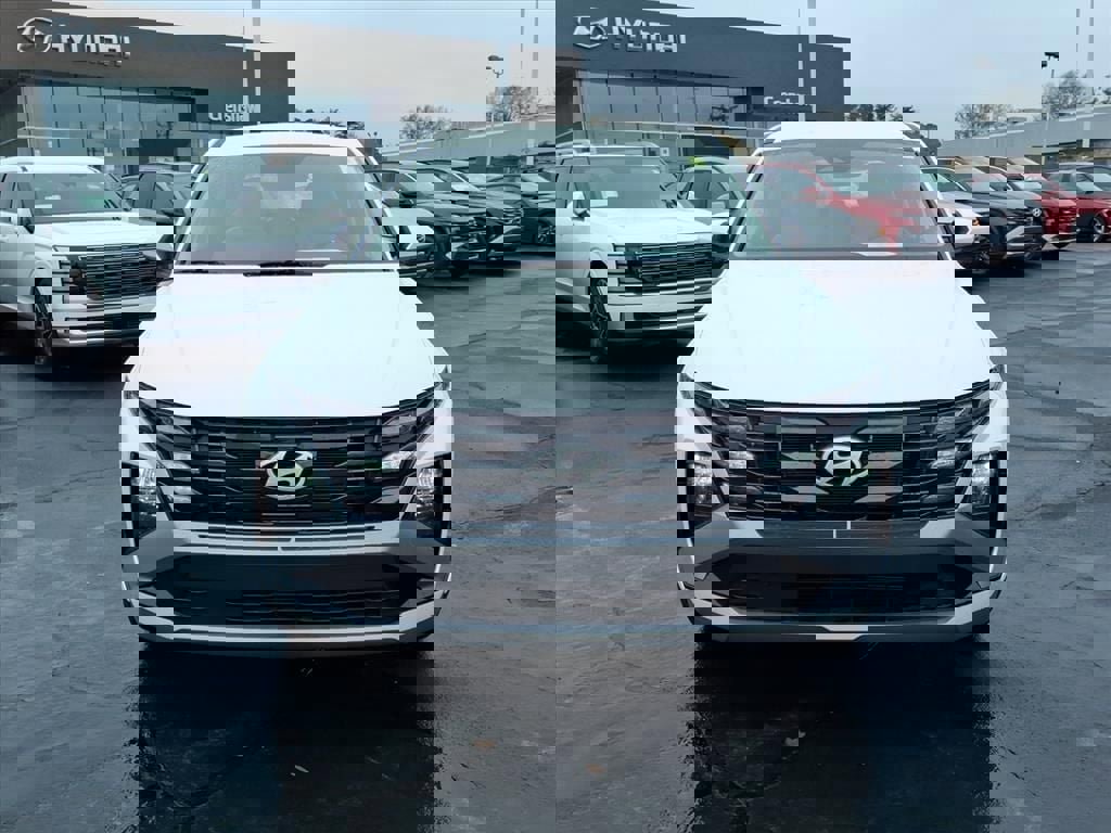 Used 2025 Hyundai Tucson SE image 2