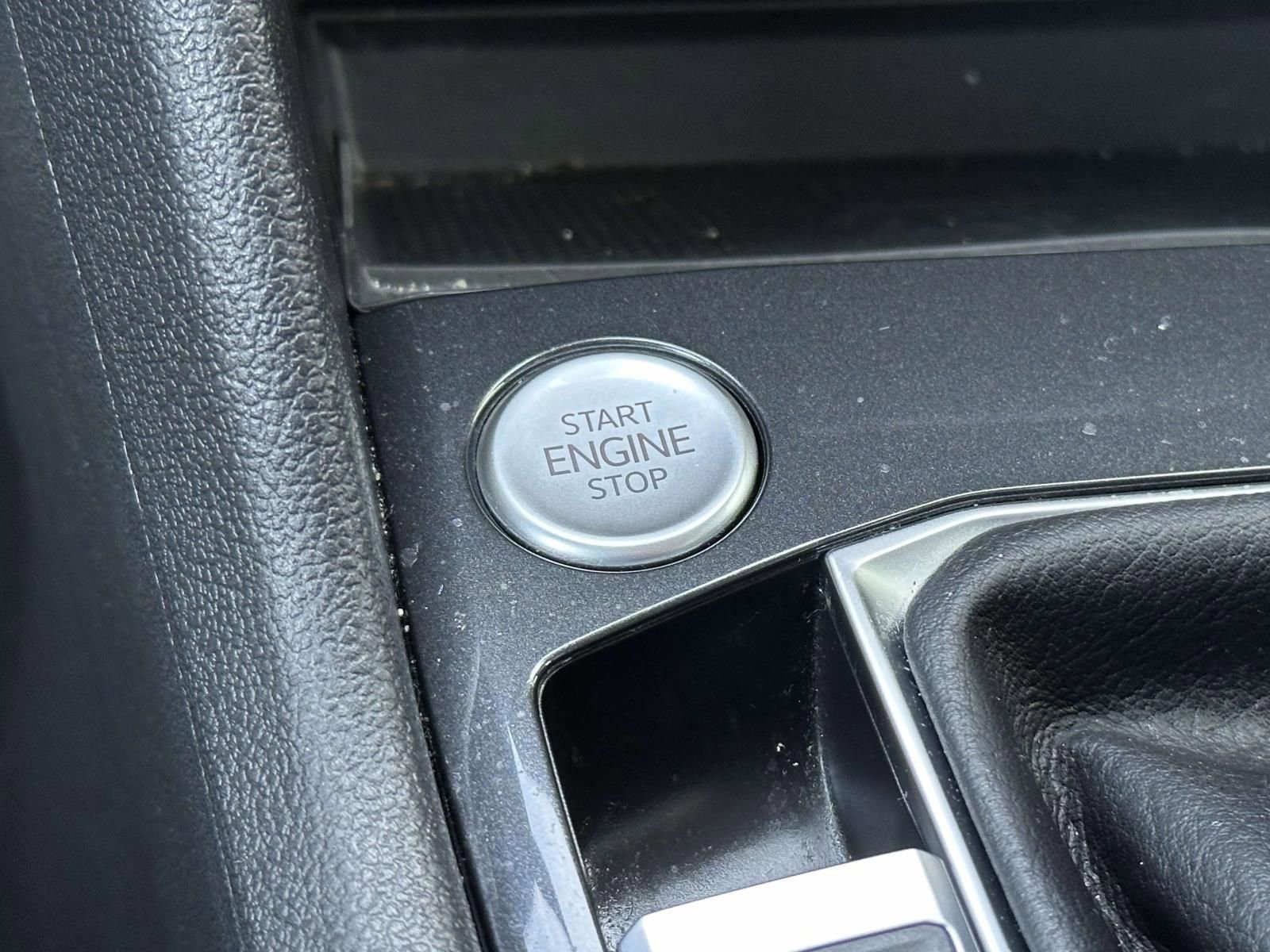 Used 2023 Volkswagen Tiguan SE image 23