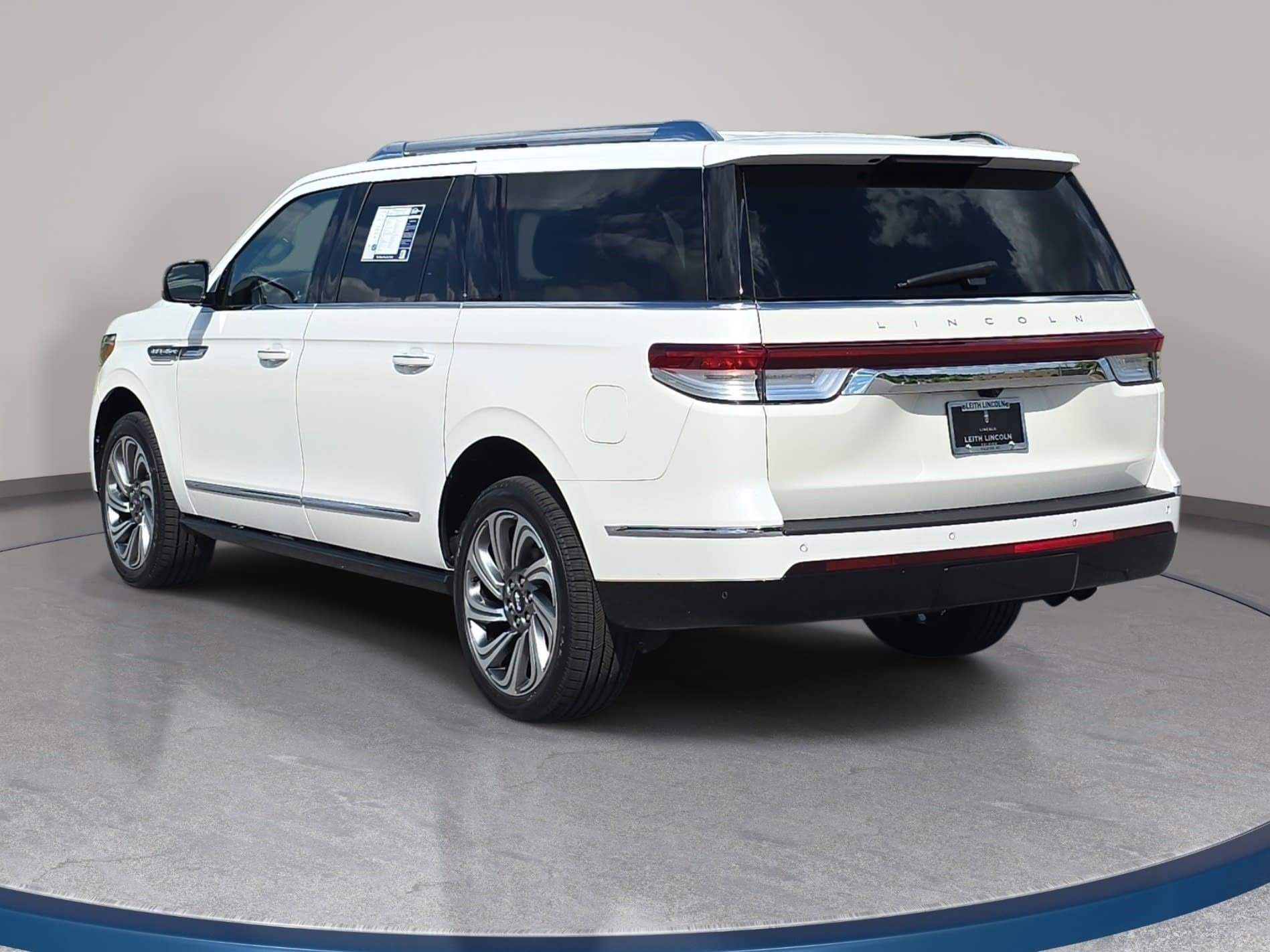 Certified 2024 Lincoln Navigator L Reserve AWD/4WD image 7