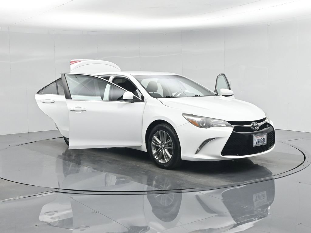 Used 2017 Toyota Camry SE image 16