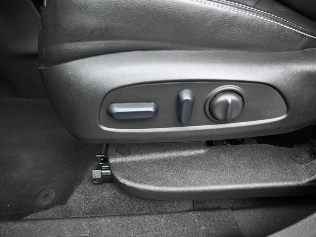 Used 2023 GMC Terrain SLT image 11