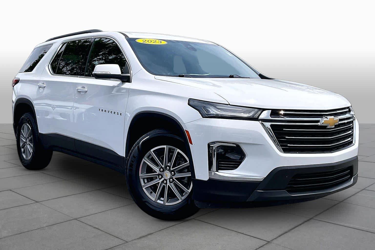 Certified 2023 Chevrolet Traverse LT FWD image 3