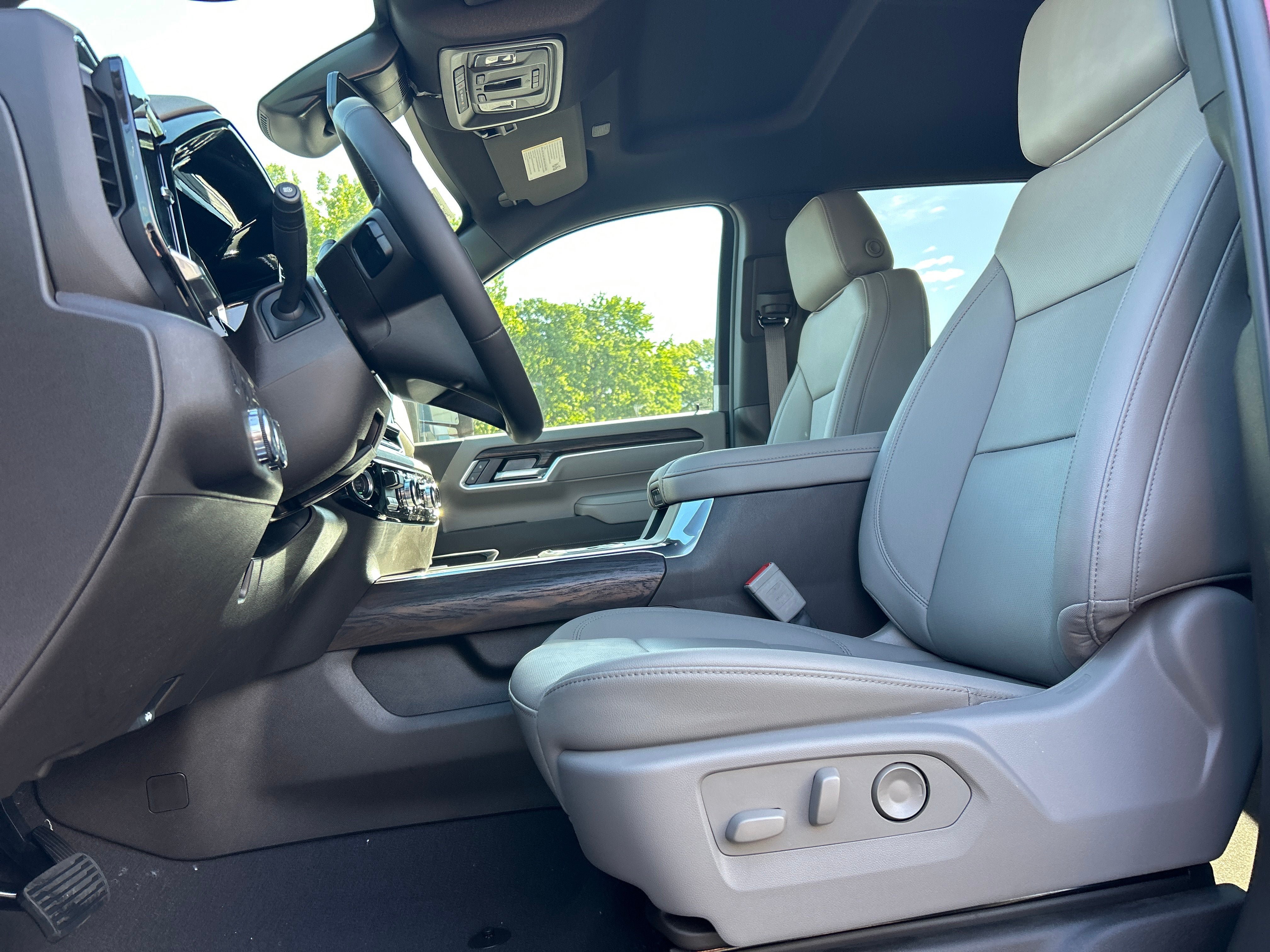 New 2026 GMC Sierra 2500 SLT w/ SLT Premium Package AWD/4WD image 19