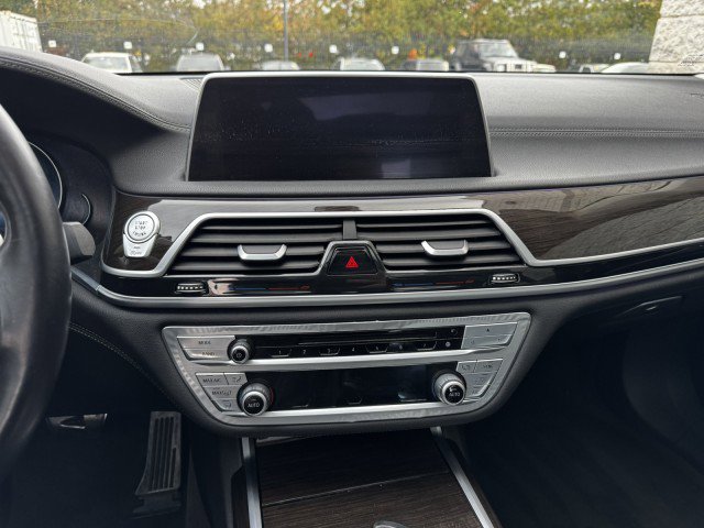 Used 2018 BMW 740i xDrive image 26