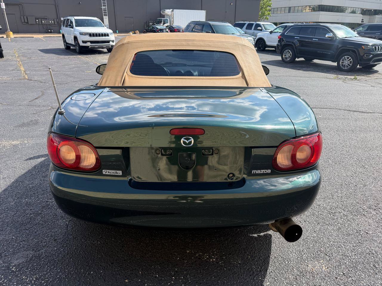 Used 2001 MAZDA MX-5 Miata RWD image 4