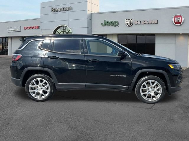 Used 2023 Jeep Compass Latitude AWD/4WD image 8