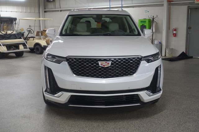 Used 2023 Cadillac XT6 Premium Luxury w/ Technology Package FWD image 2