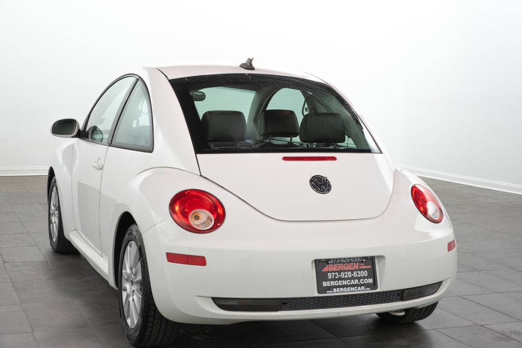 Used 2010 Volkswagen Beetle Coupe FWD image 9