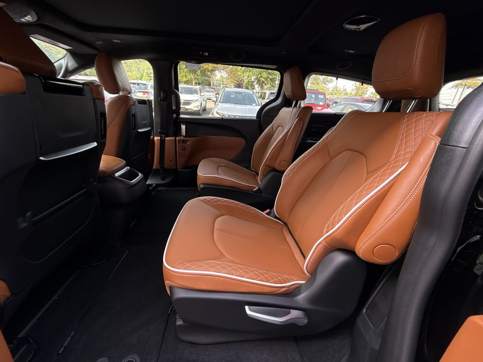 Used 2026 Chrysler Pacifica Pinnacle FWD image 25