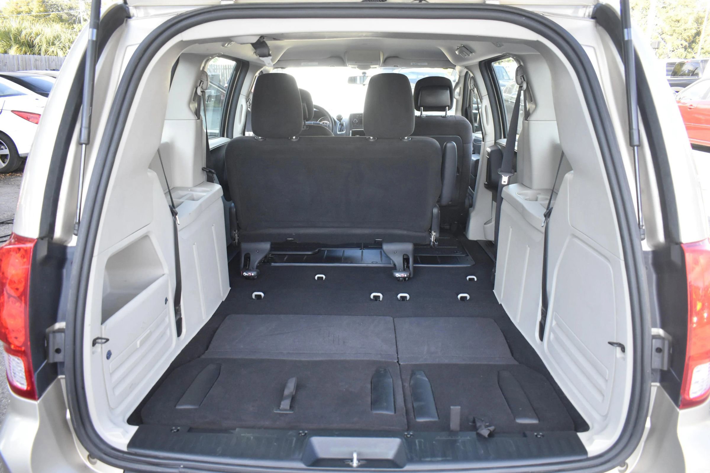 Used 2013 Dodge Grand Caravan American Value Package FWD image 20