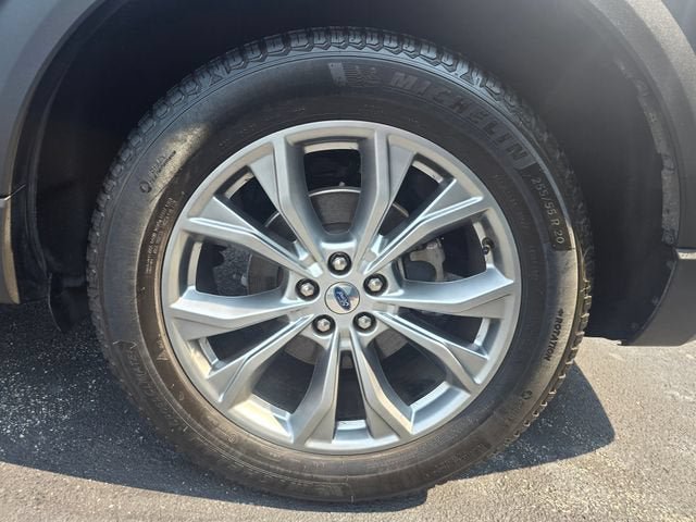 Used 2020 Ford Explorer XLT w/ Equipment Group 202A AWD/4WD image 13
