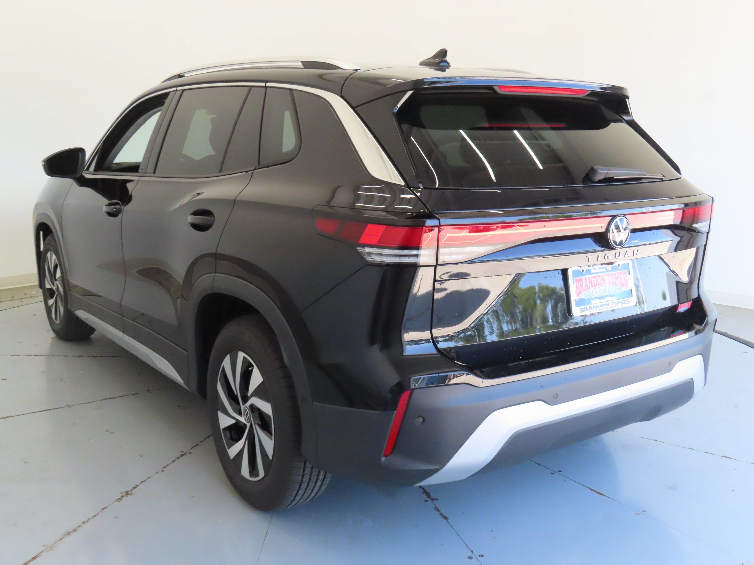 New 2026 Volkswagen Tiguan S FWD image 6
