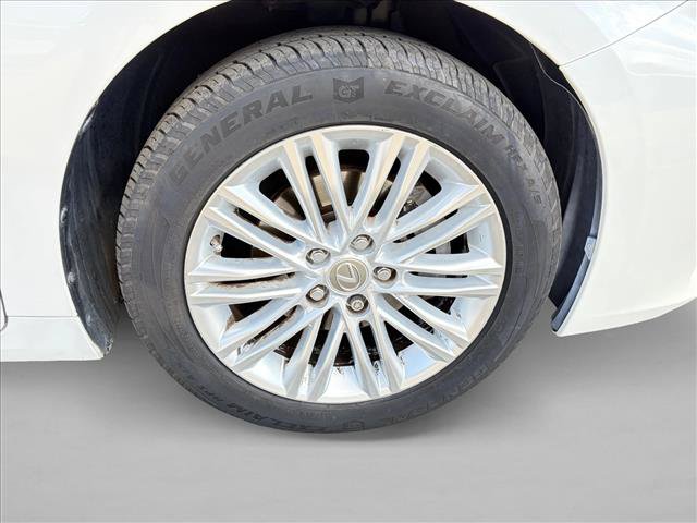 Used 2015 Lexus ES 350 w/ Luxury Package FWD image 18