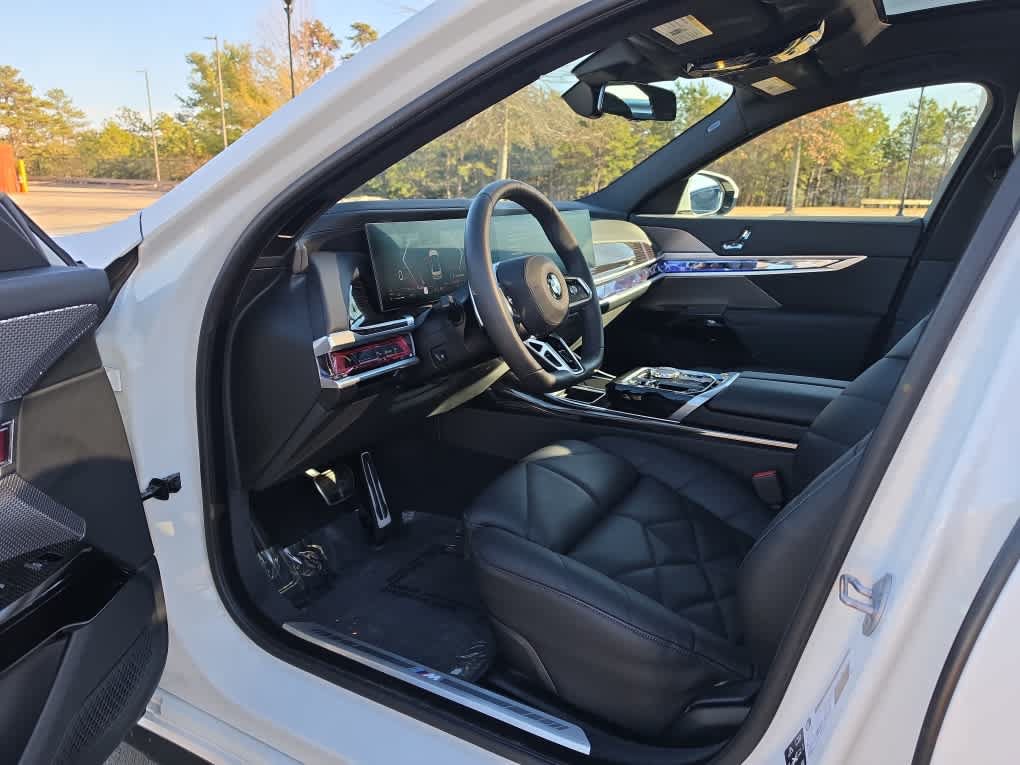 Used 2025 BMW 740i xDrive AWD/4WD image 11