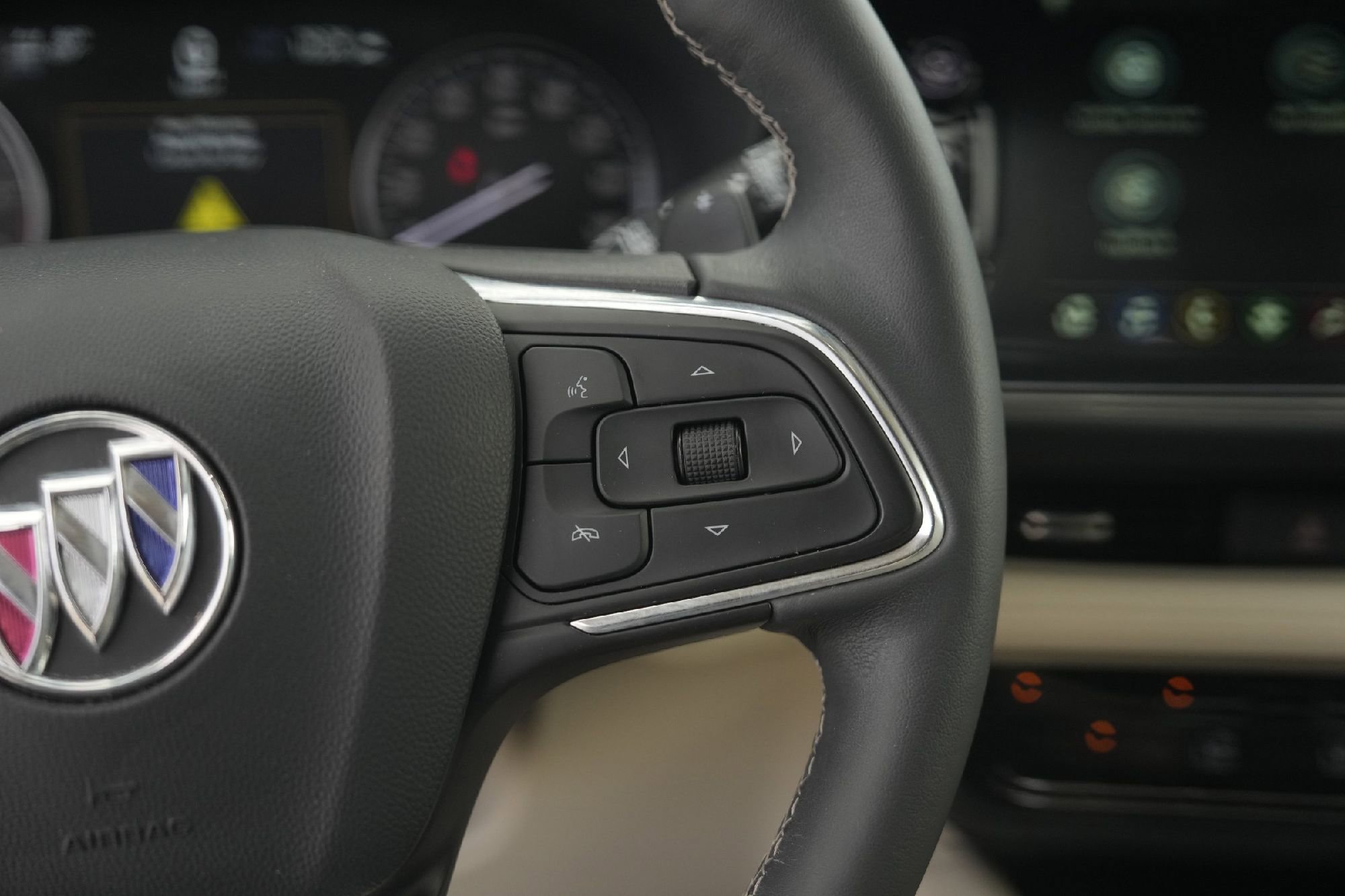 Used 2023 Buick Envision Essence image 13