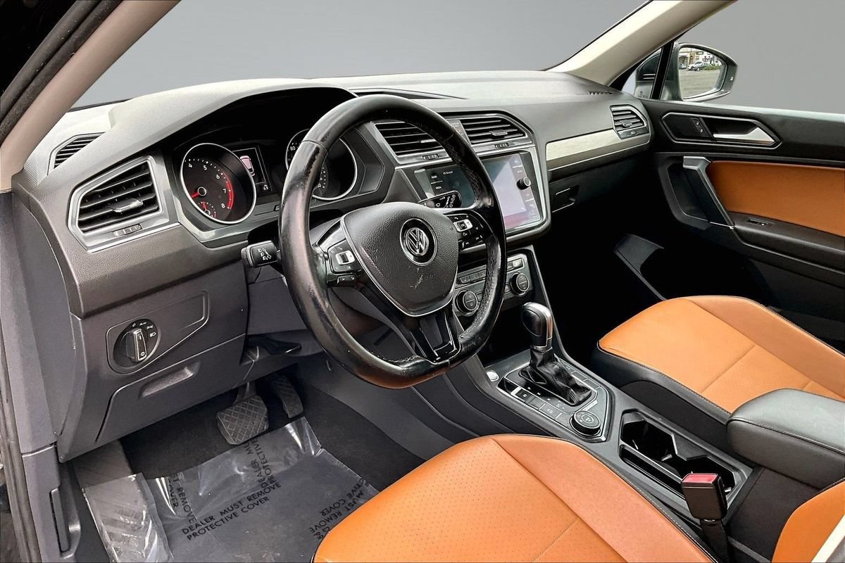 Used 2018 Volkswagen Tiguan SE w/ Panoramic Sunroof Package AWD/4WD image 11