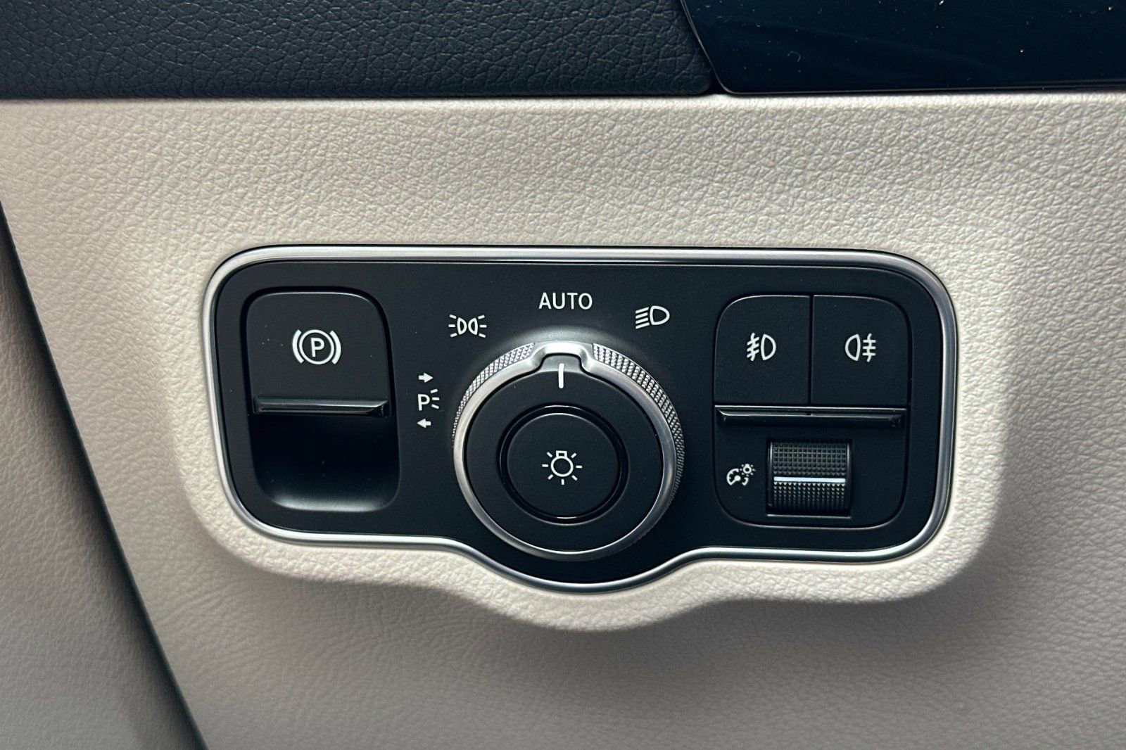 New 2025 Mercedes-Benz GLA 250 image 33