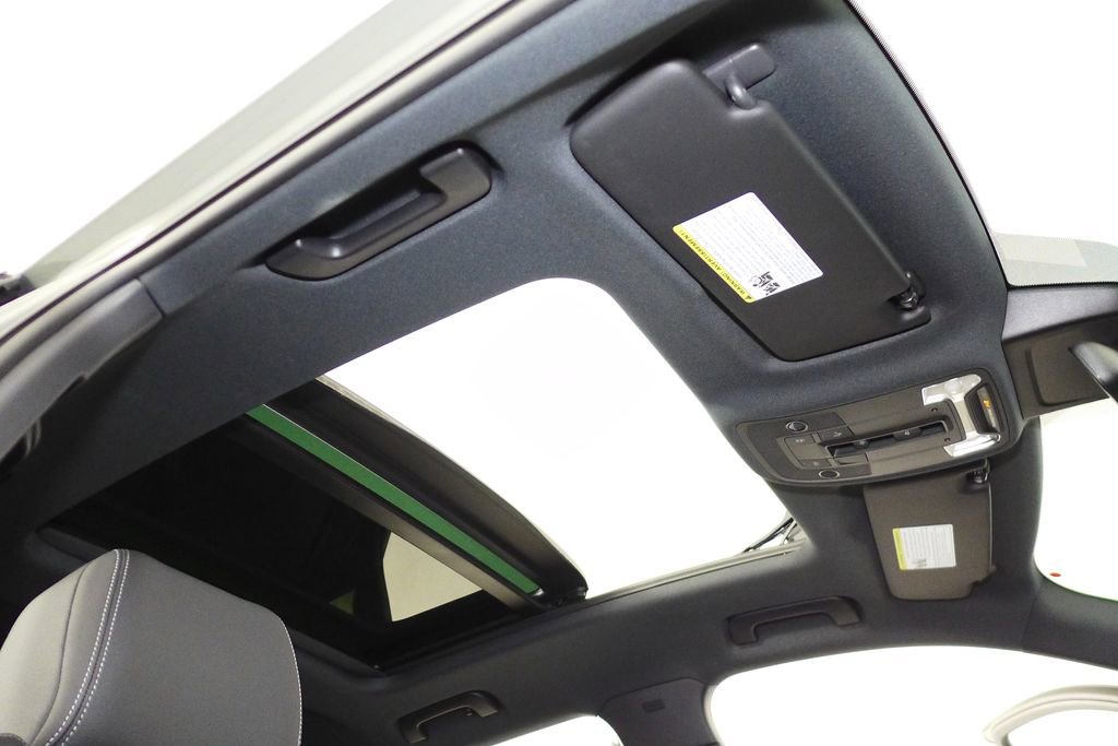 Used 2025 Audi Q3 2.0T Premium w/ Black Optic Sport Package image 18