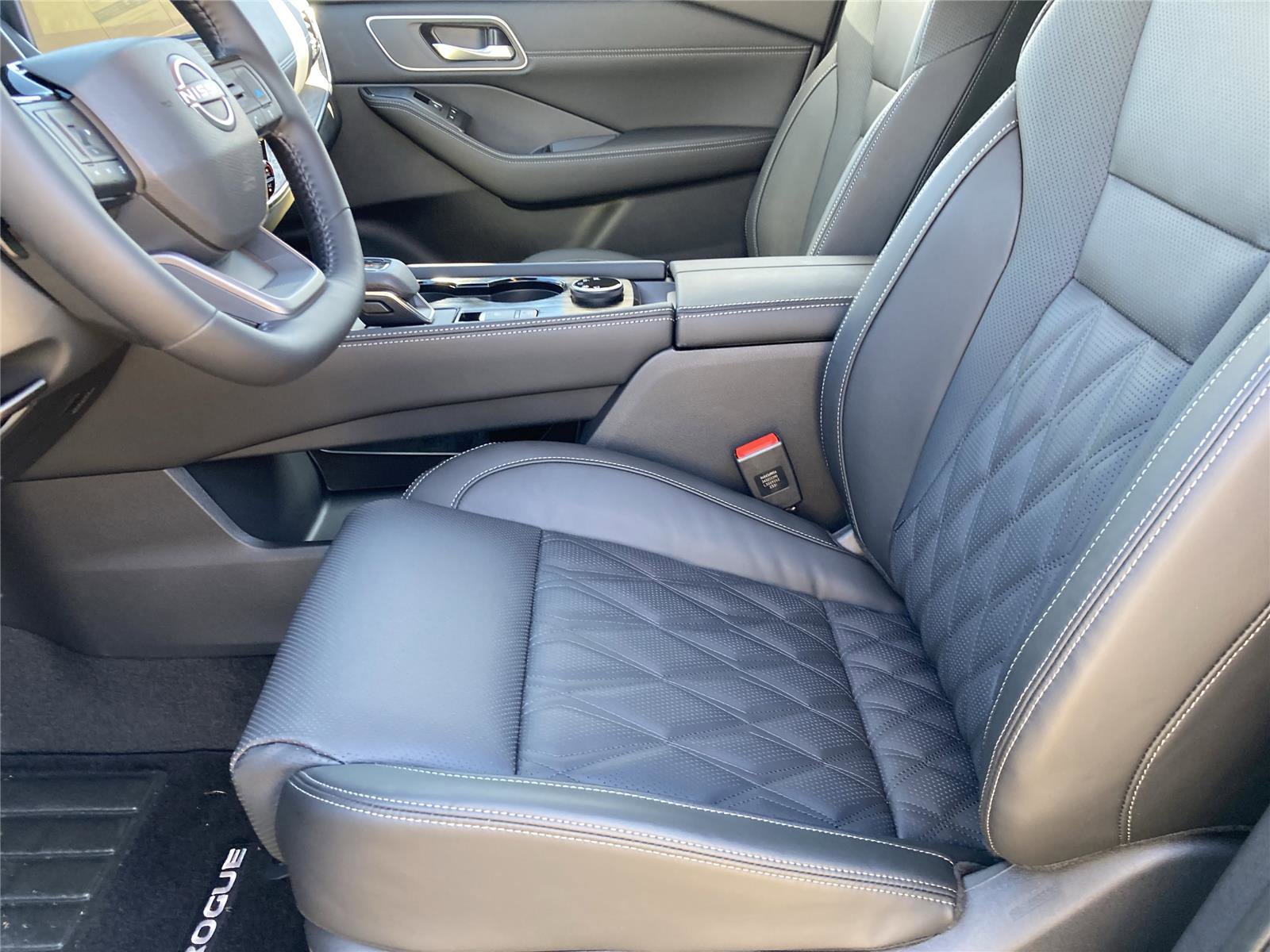 New 2026 Nissan Rogue Platinum w/ Platinum Premium Package AWD/4WD image 26
