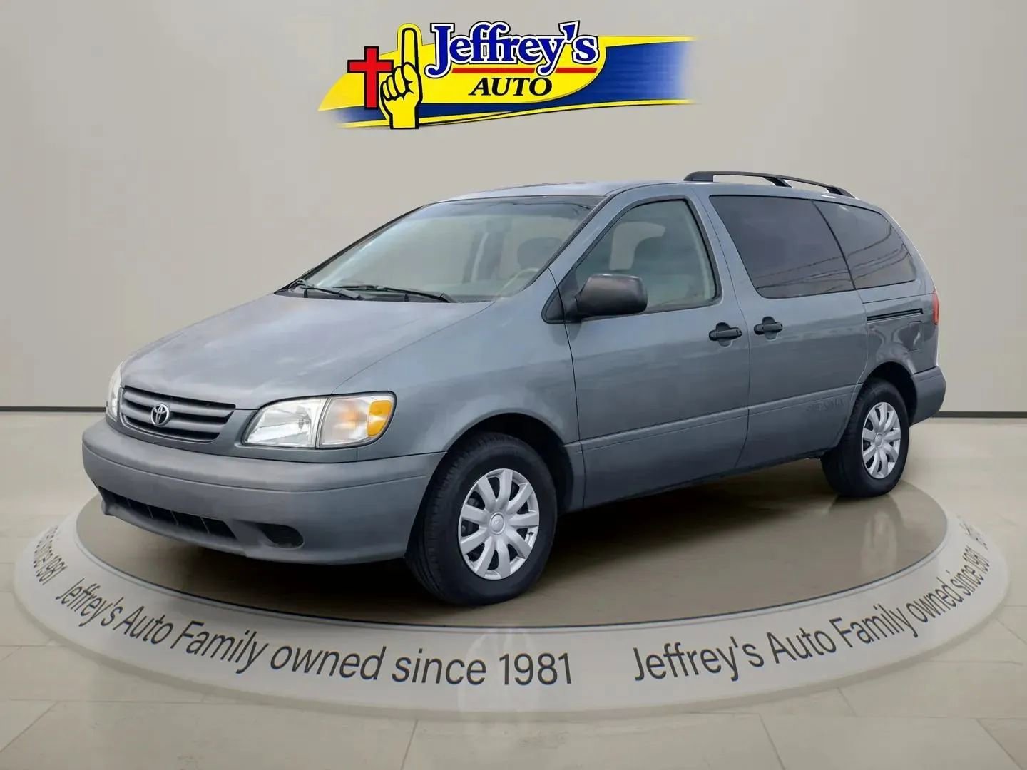 Used 2000 Toyota Sienna LE FWD image 1