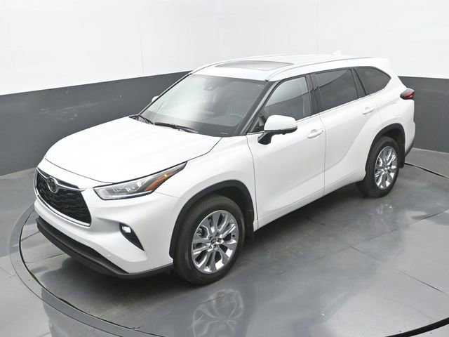 Used 2026 Toyota Highlander Limited image 16