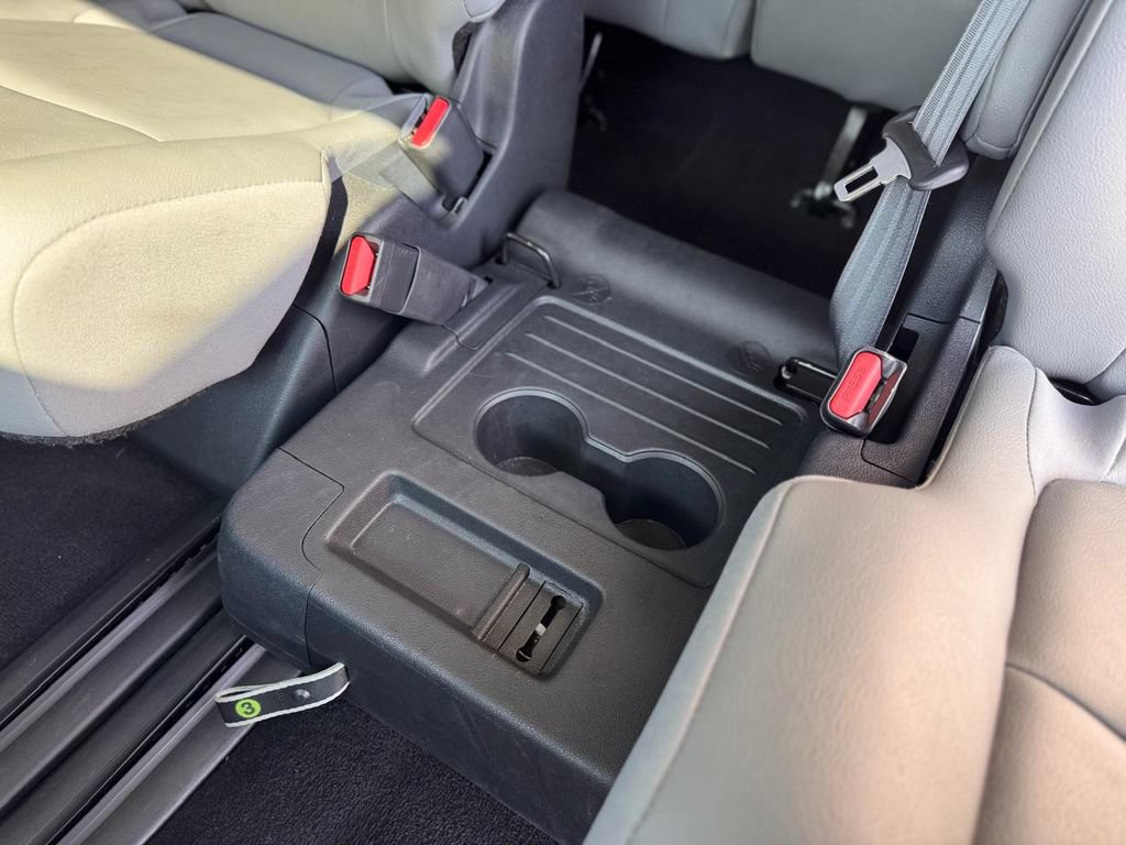 Used 2023 Toyota Sienna XLE FWD image 21