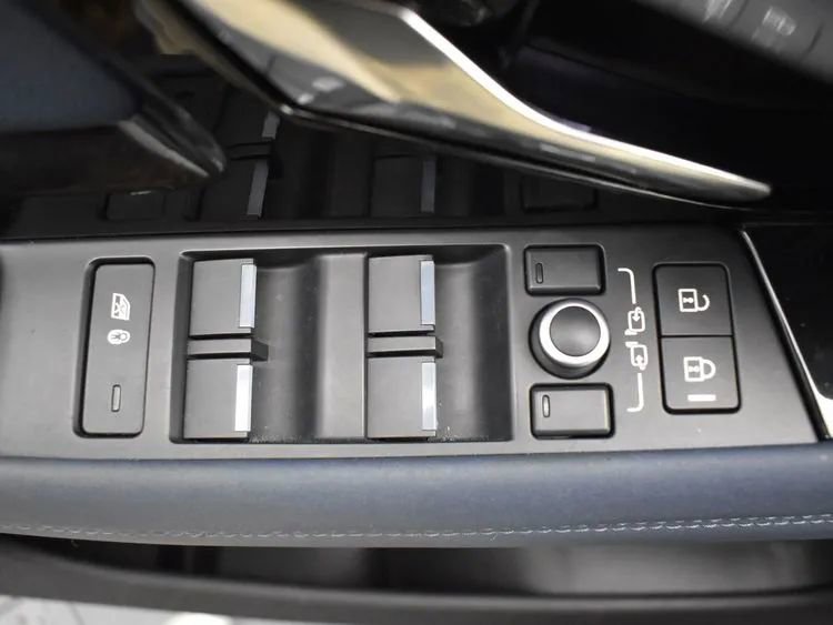 Used 2021 Land Rover Range Rover Evoque S image 21