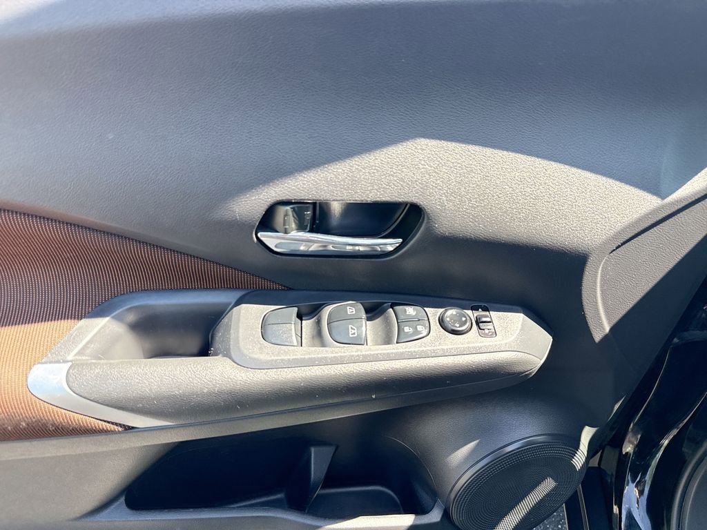 Used 2023 Nissan Kicks SR w/ Interior Electronics Package FWD image 13