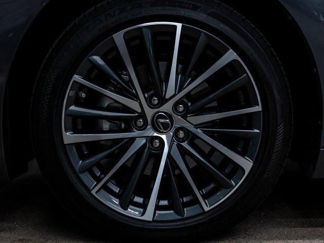 Used 2025 Lexus ES 300h w/ Premium Package image 17