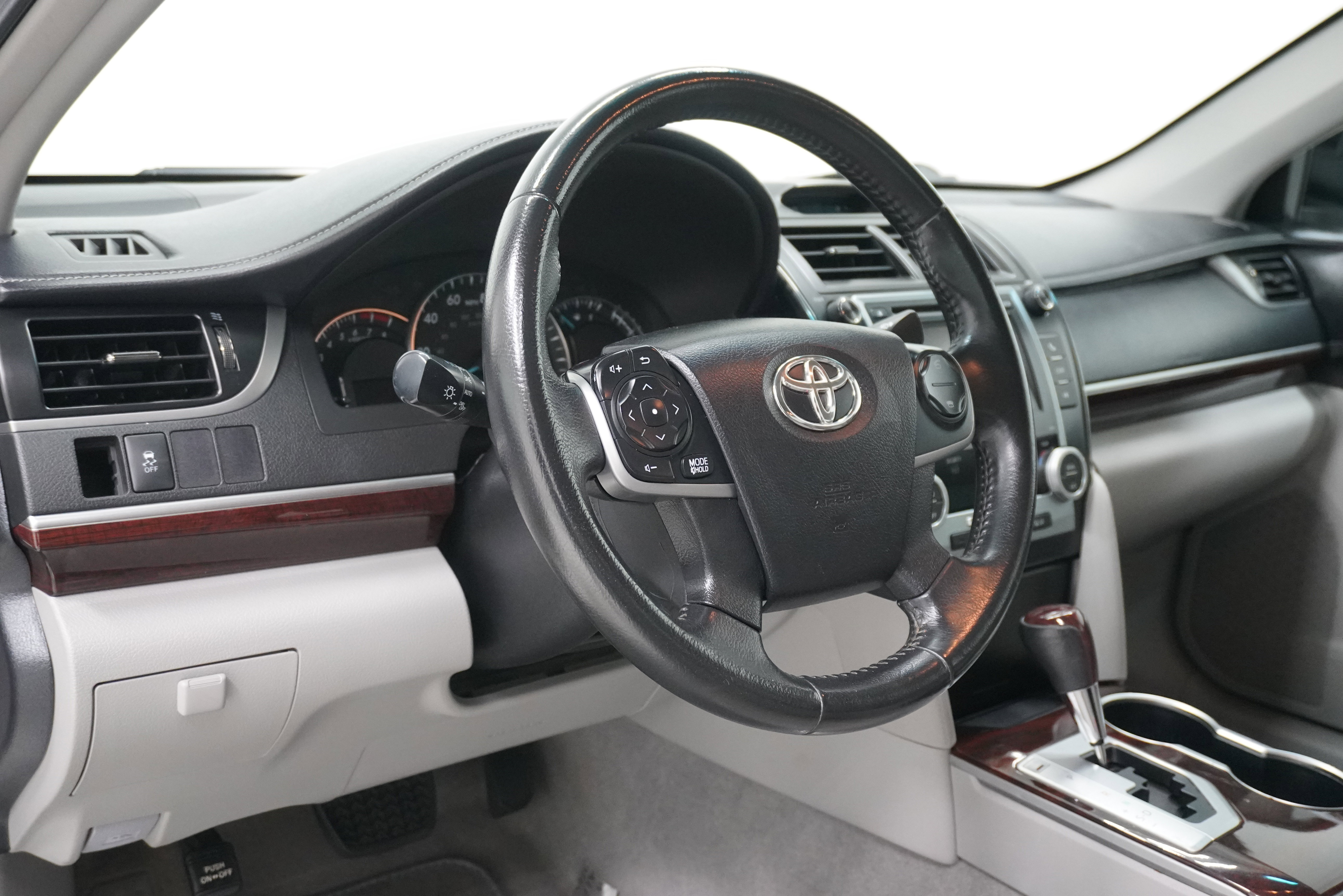 Used 2014 Toyota Camry XLE FWD image 8