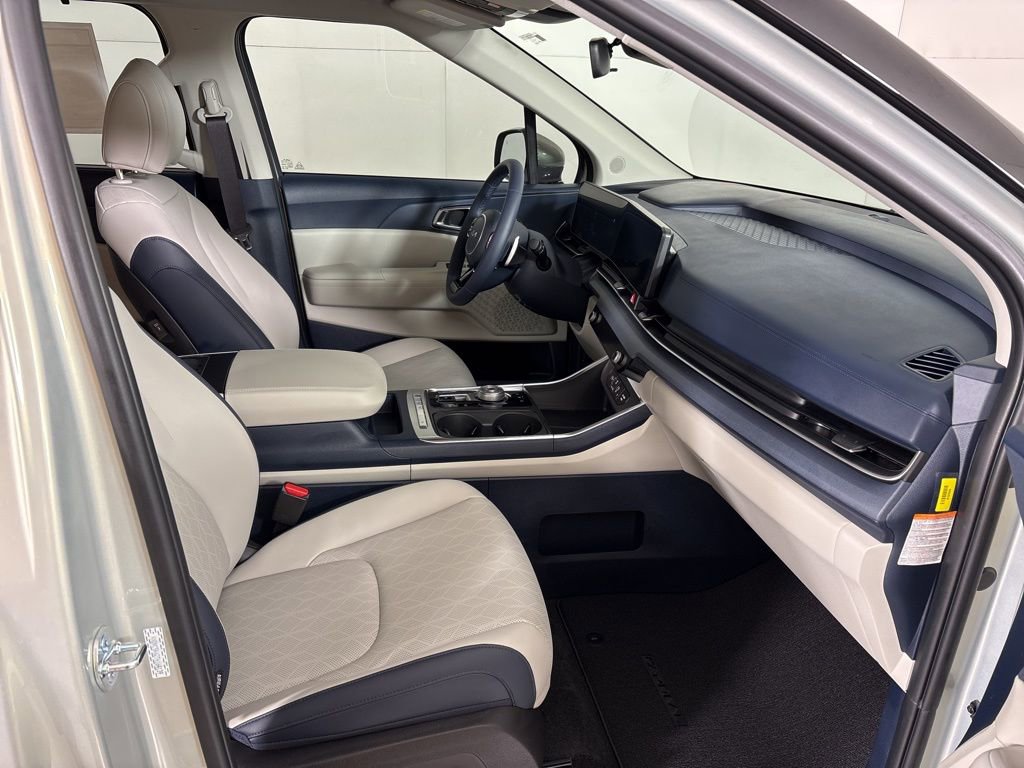 New 2026 Kia Carnival EX FWD image 15